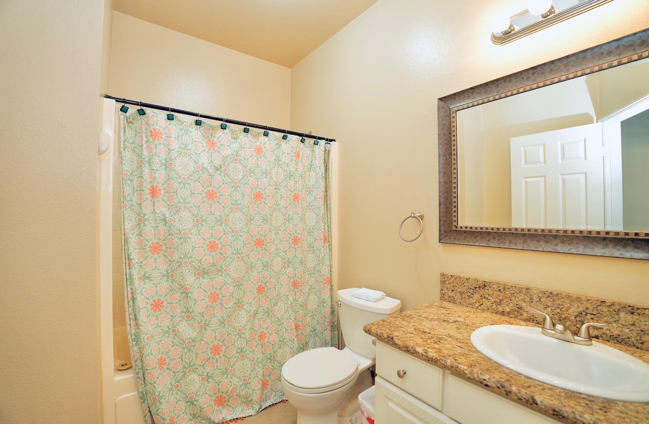 926 Northstar Dr, Hanford, CA 93230