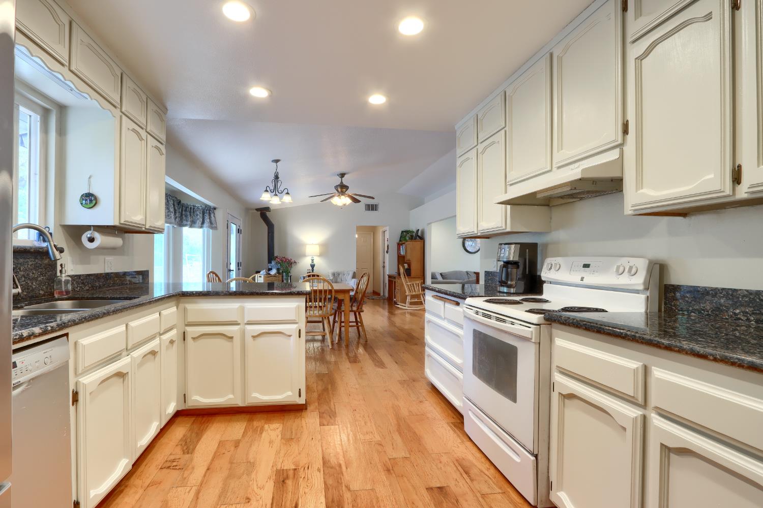 41820 Dillon Cir, Ahwahnee, CA 93601