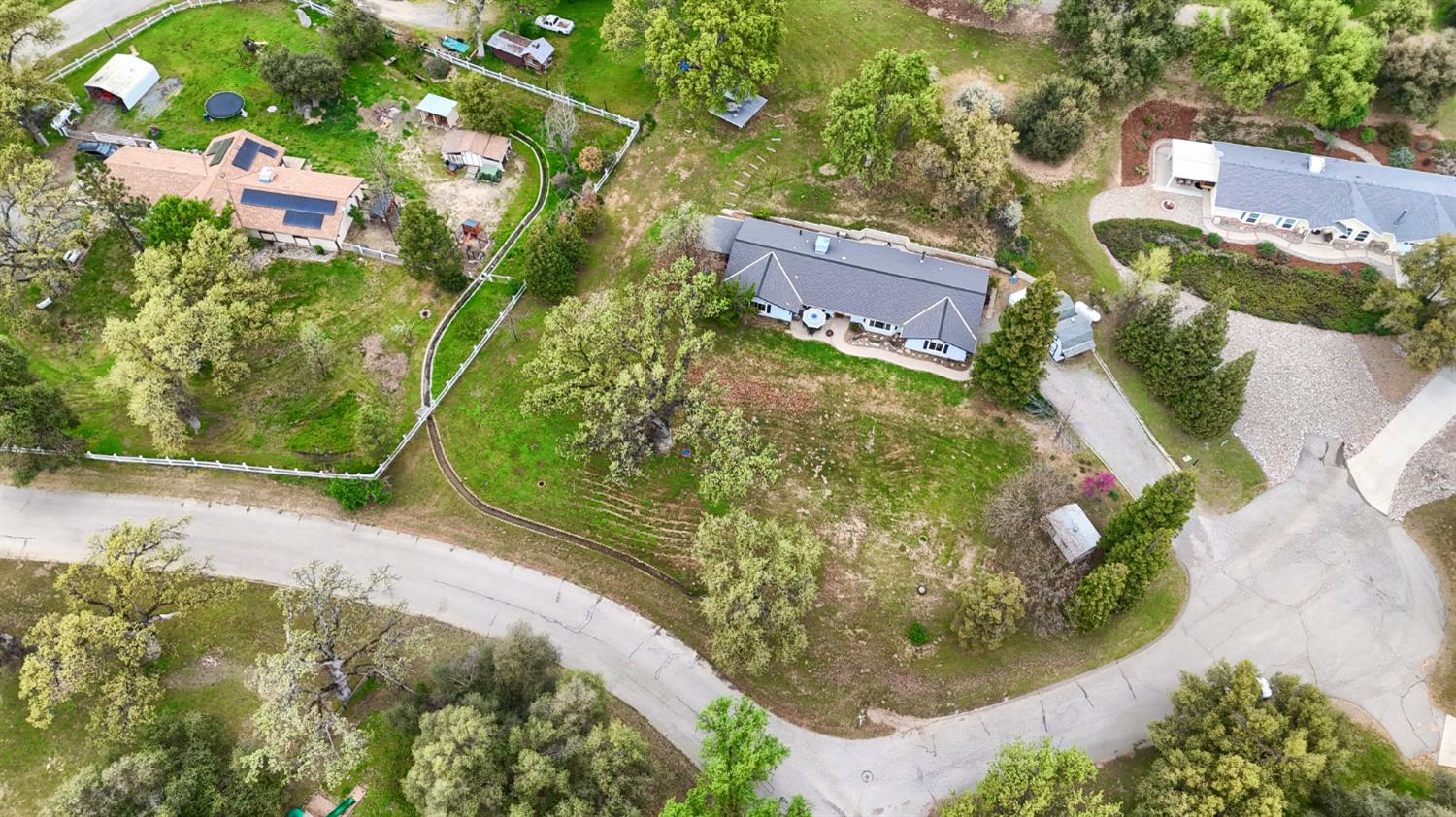 41820 Dillon Cir, Ahwahnee, CA 93601