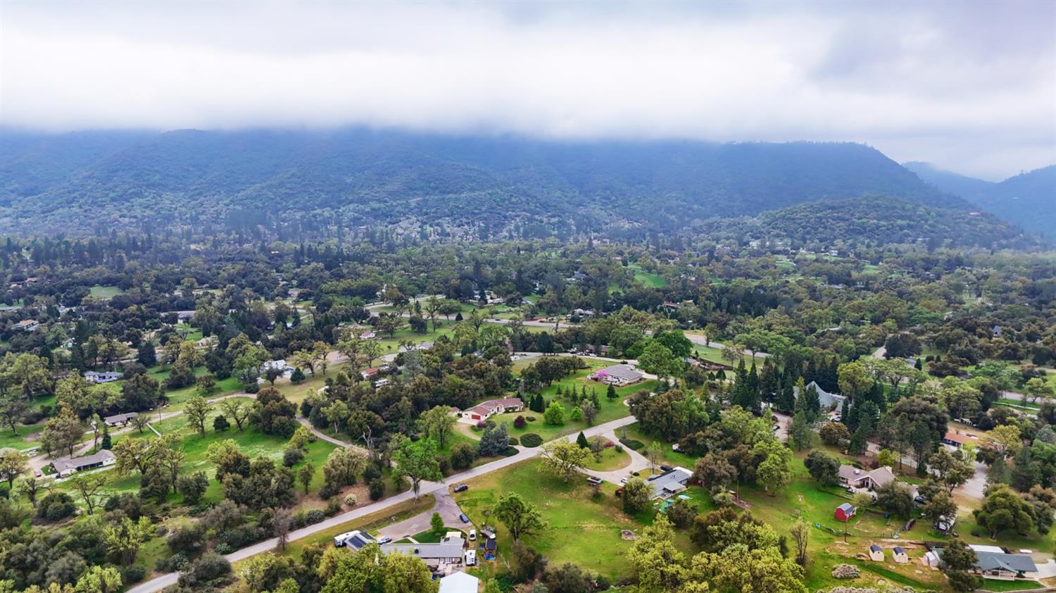 41820 Dillon Cir, Ahwahnee, CA 93601