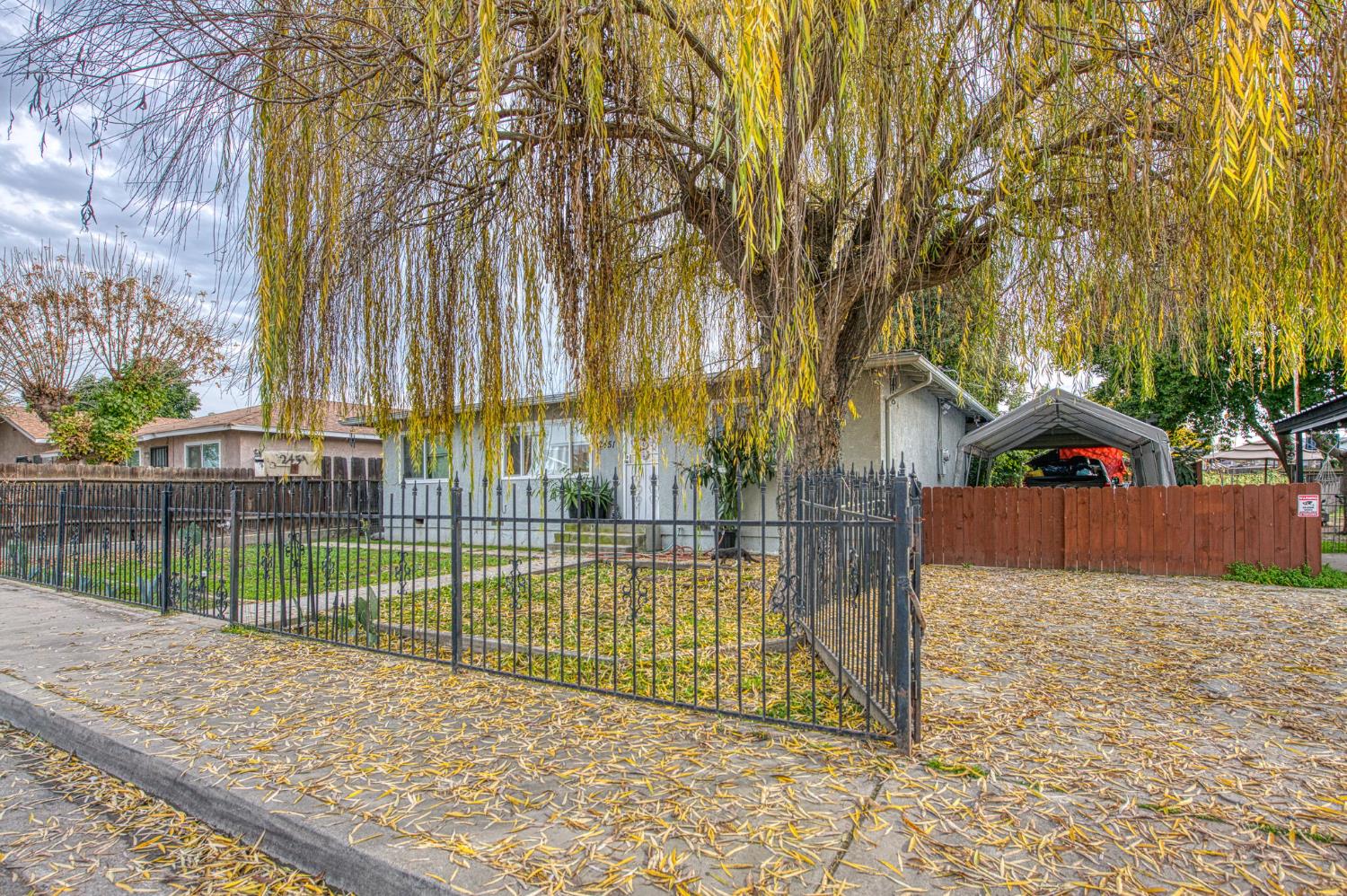 2451 Yerba St, Selma, CA 93662