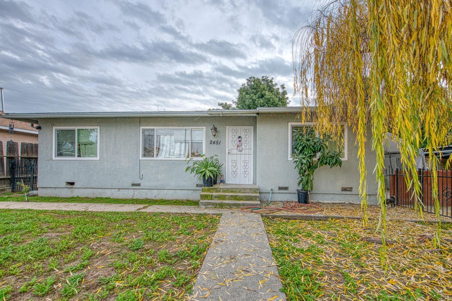 2451 Yerba St, Selma, CA 93662