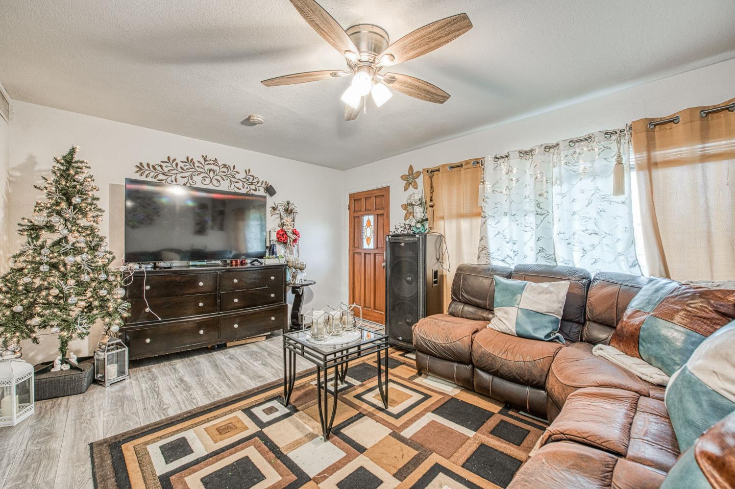 2451 Yerba St, Selma, CA 93662