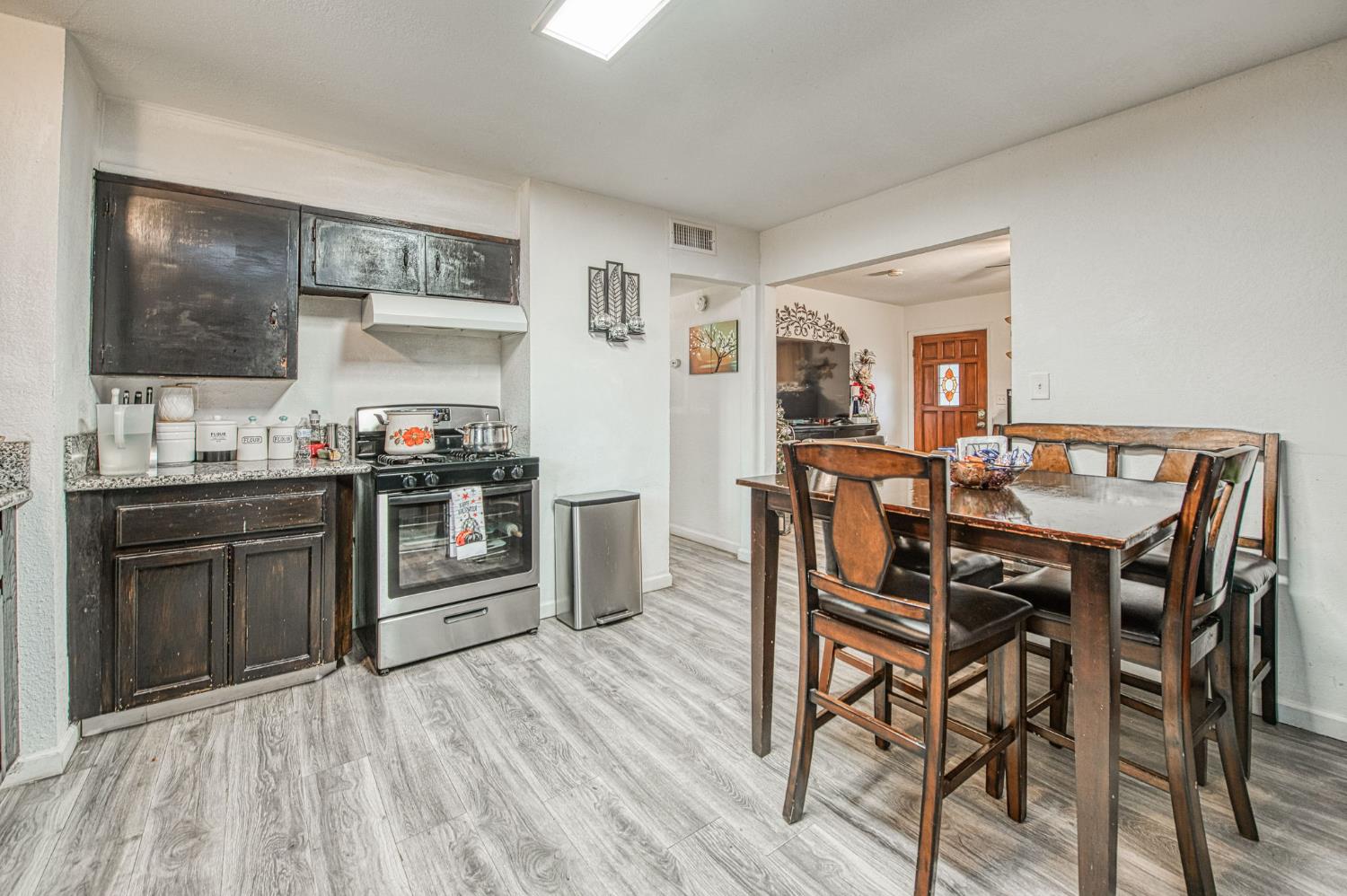 2451 Yerba St, Selma, CA 93662