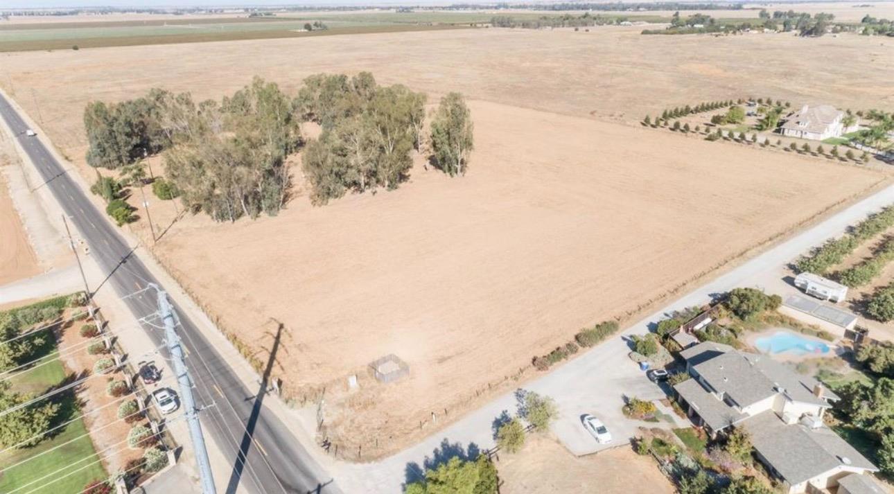 4890 E cooper, Clovis, CA 93619