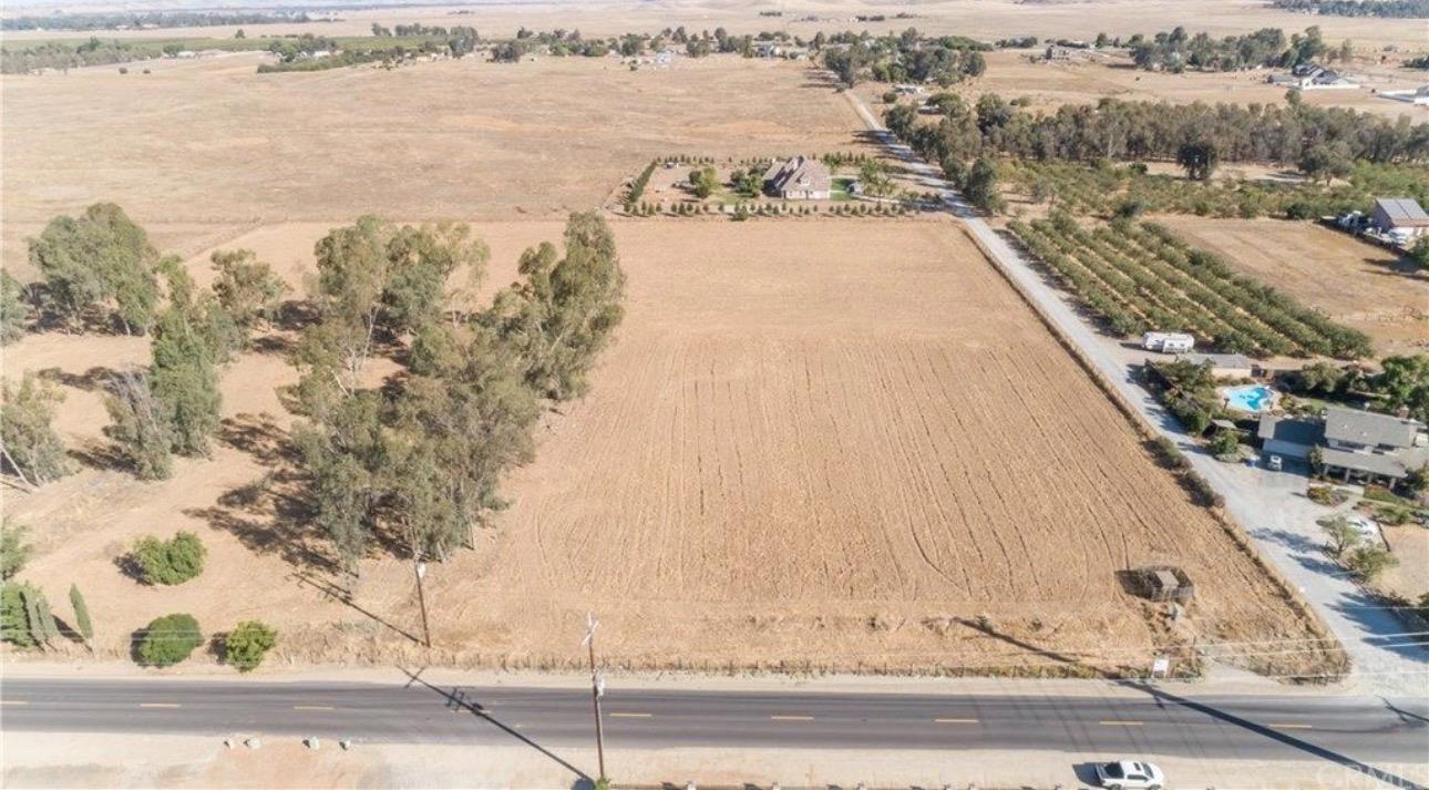 4890 E copper, Clovis, CA 93619