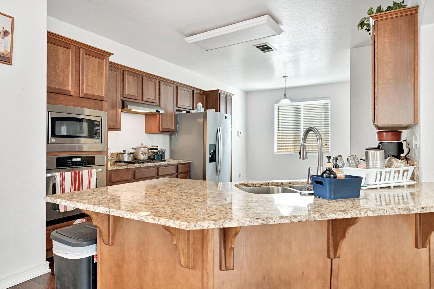 4421 W Pinsapo Dr, Fresno, CA 93722