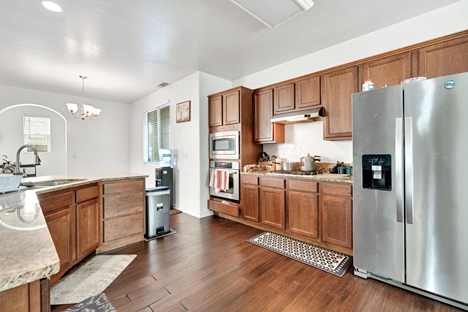 4421 W Pinsapo Dr, Fresno, CA 93722