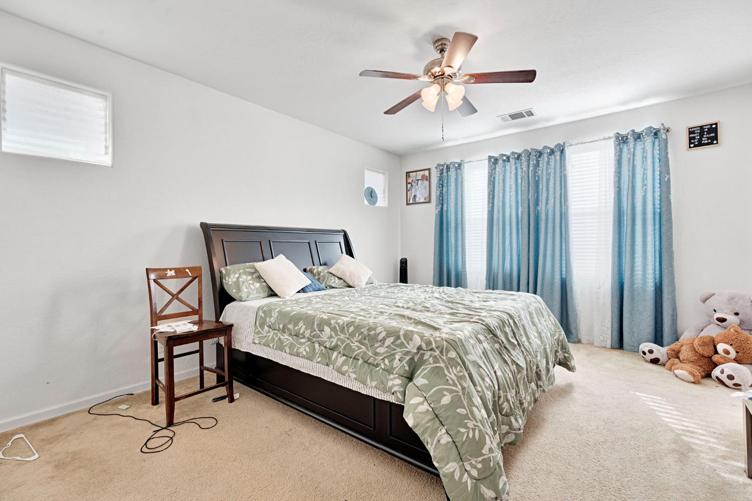 4421 W Pinsapo Dr, Fresno, CA 93722