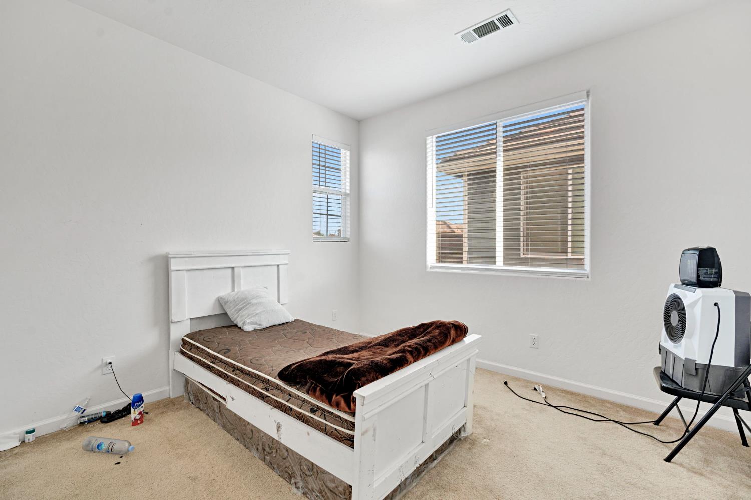 4421 W Pinsapo Dr, Fresno, CA 93722