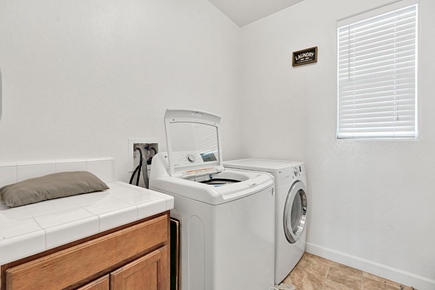 4421 W Pinsapo Dr, Fresno, CA 93722