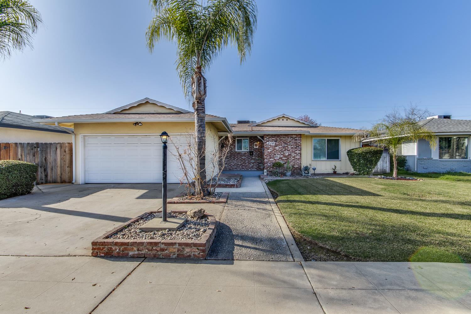 4723 N Angus St, Fresno, CA 93726