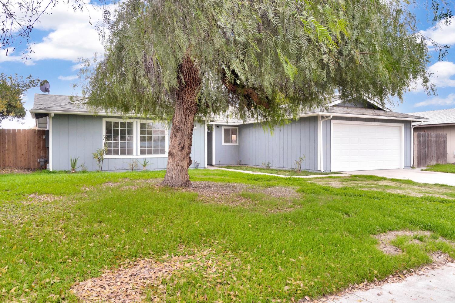 14853 W Stanislaus Ave, Kerman, CA 93630