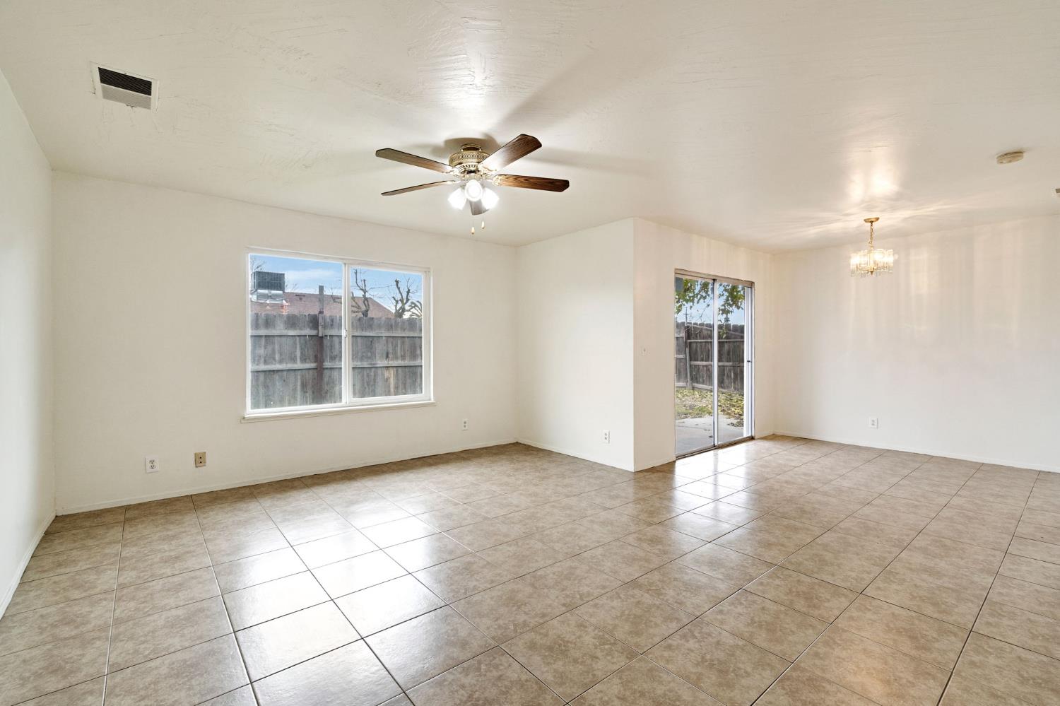 14853 W Stanislaus Ave, Kerman, CA 93630