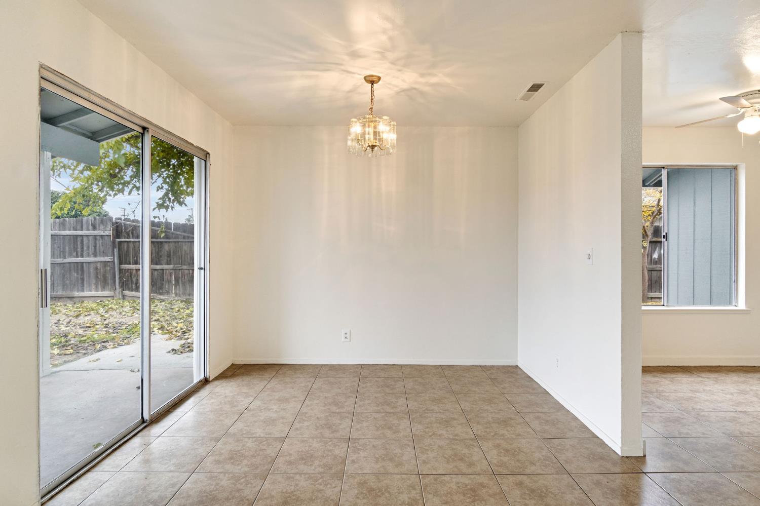 14853 W Stanislaus Ave, Kerman, CA 93630