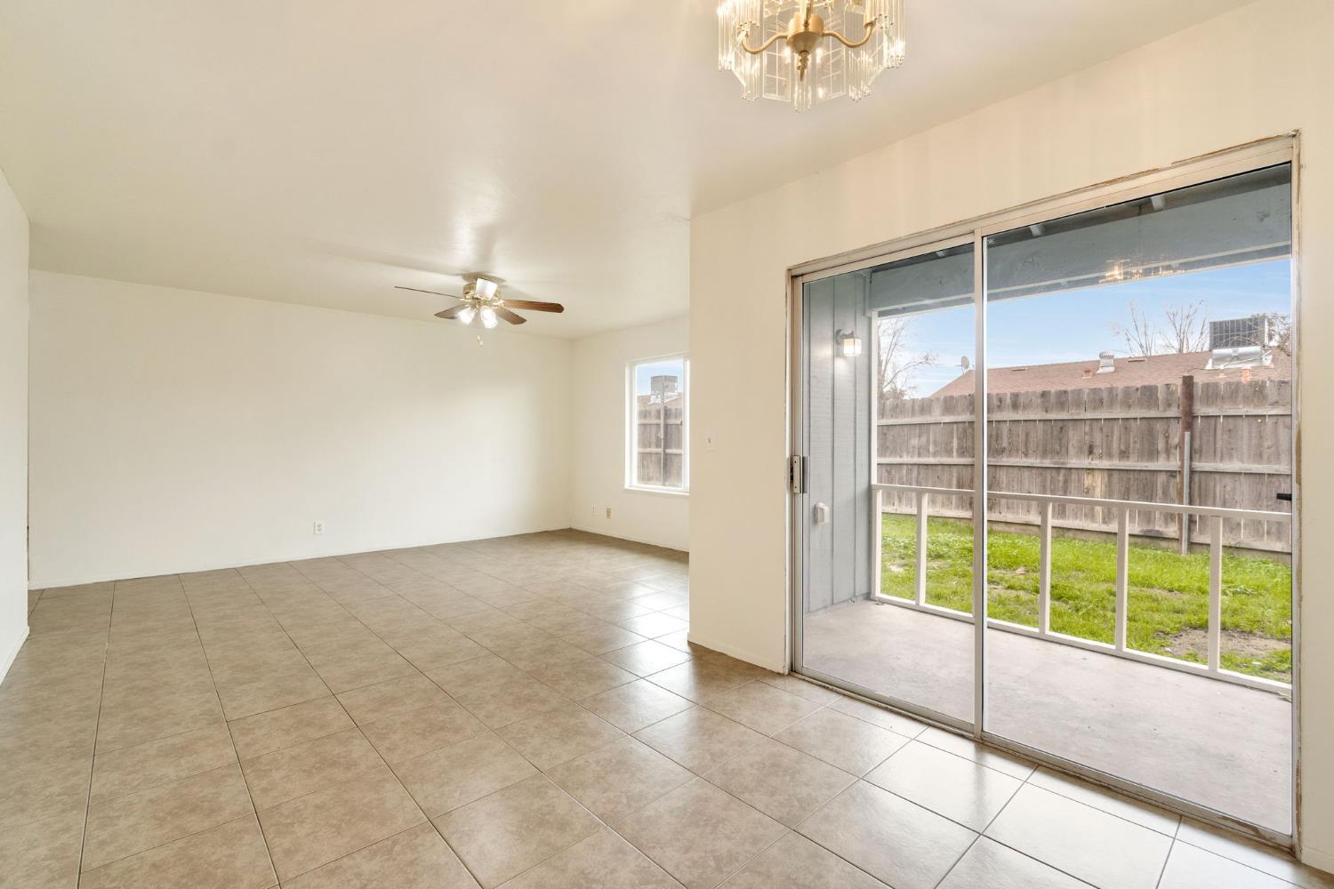 14853 W Stanislaus Ave, Kerman, CA 93630