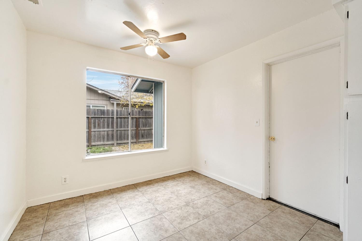 14853 W Stanislaus Ave, Kerman, CA 93630