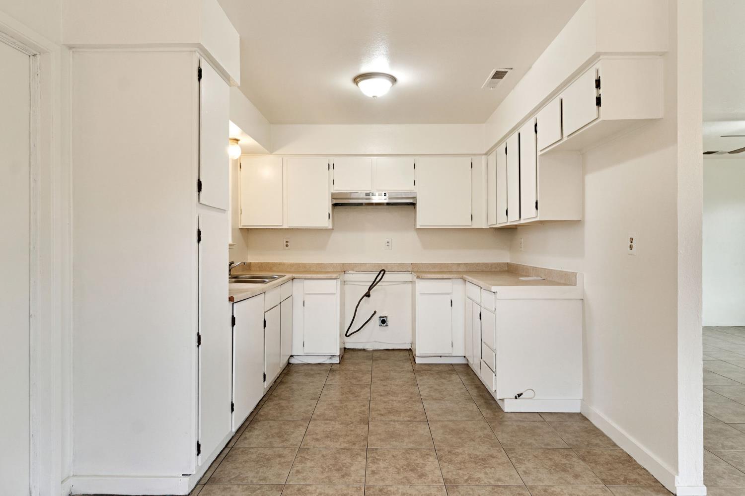 14853 W Stanislaus Ave, Kerman, CA 93630