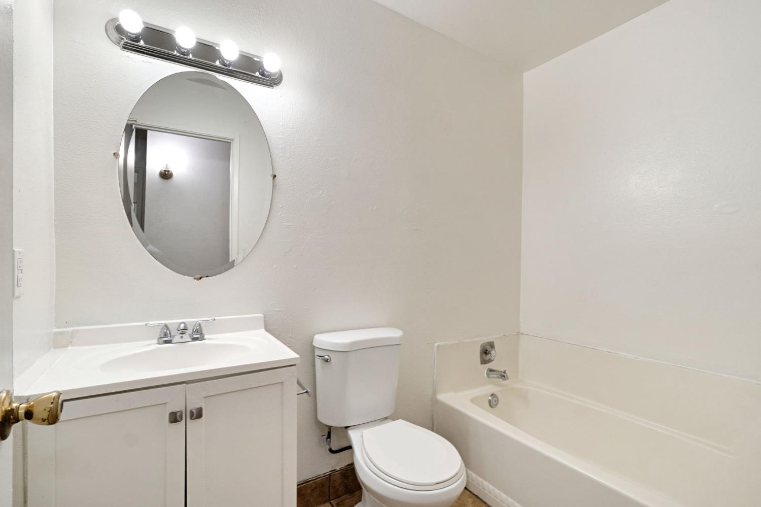 14853 W Stanislaus Ave, Kerman, CA 93630