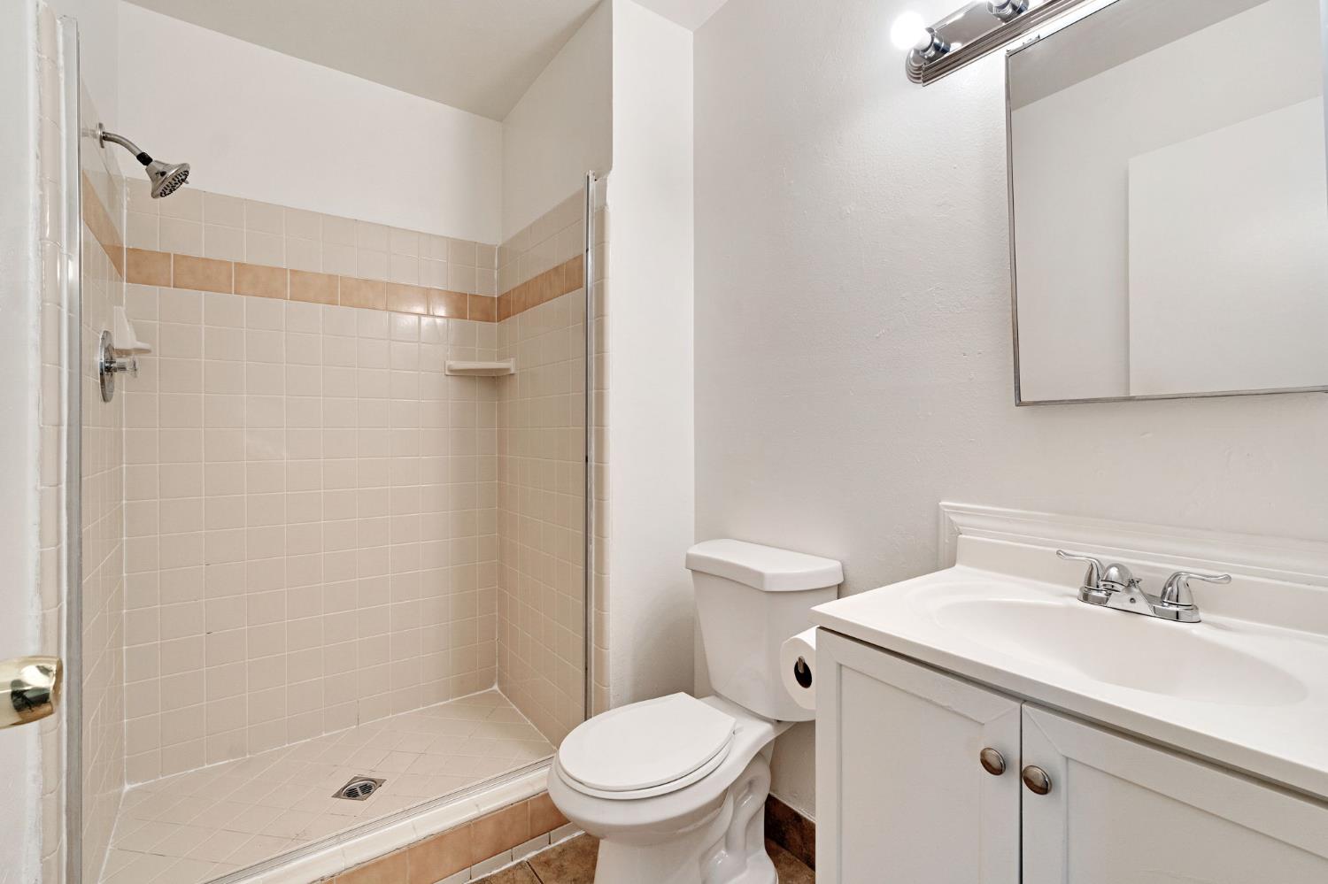 14853 W Stanislaus Ave, Kerman, CA 93630