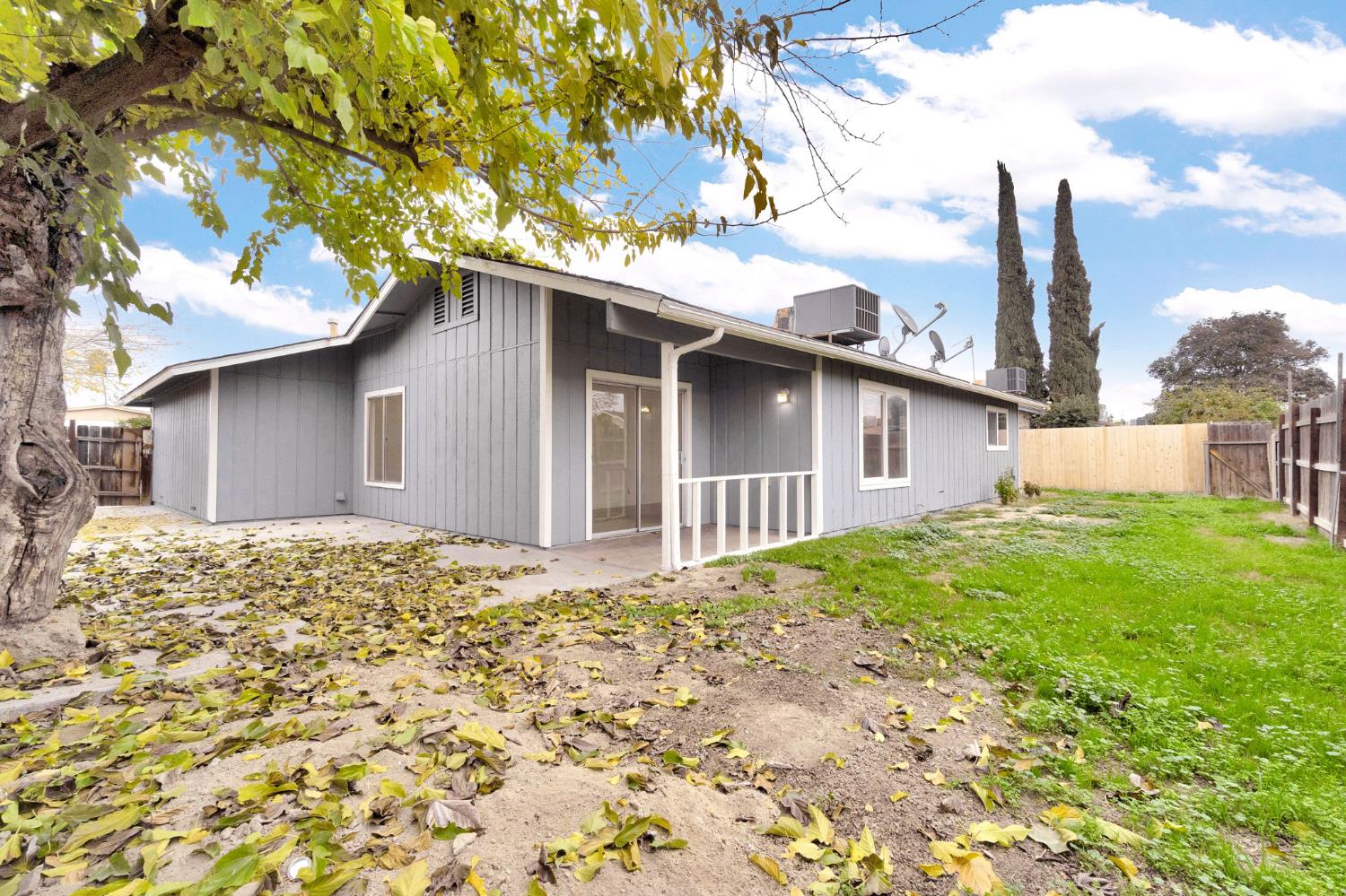 14853 W Stanislaus Ave, Kerman, CA 93630