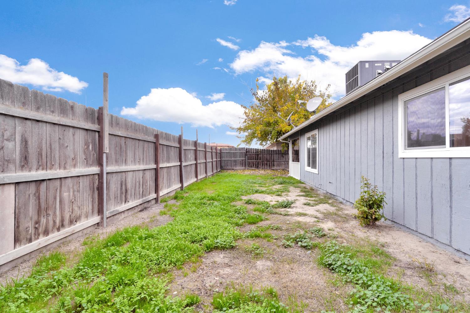 14853 W Stanislaus Ave, Kerman, CA 93630