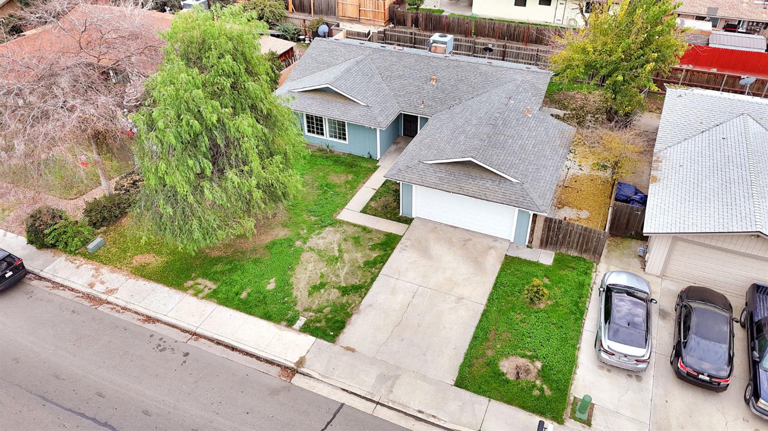 14853 W Stanislaus Ave, Kerman, CA 93630