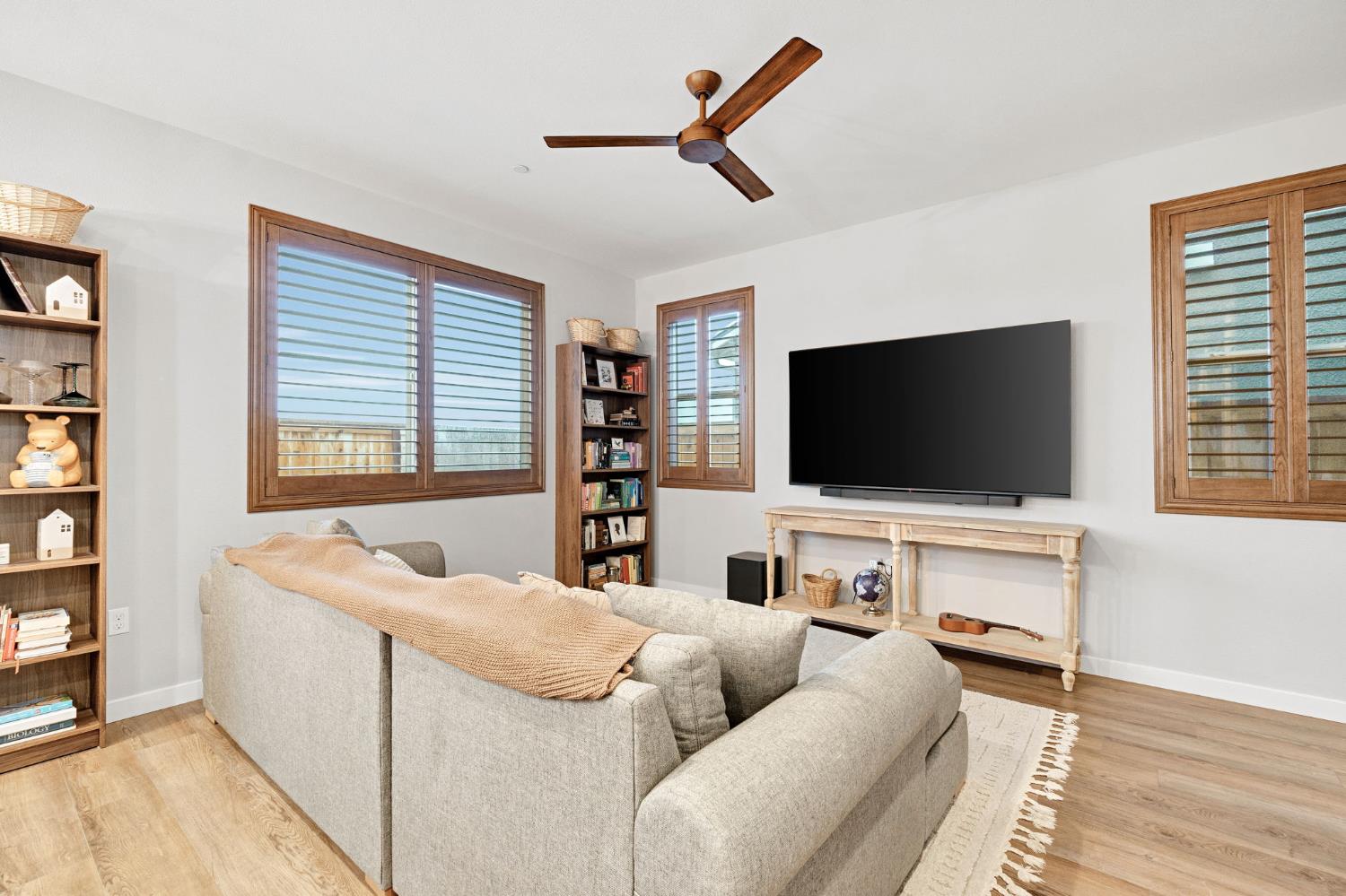 554 Mccaffrey Way, Madera, CA 93636