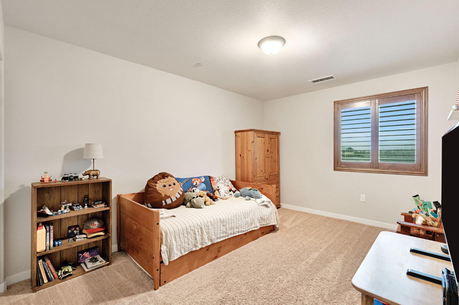 554 Mccaffrey Way, Madera, CA 93636