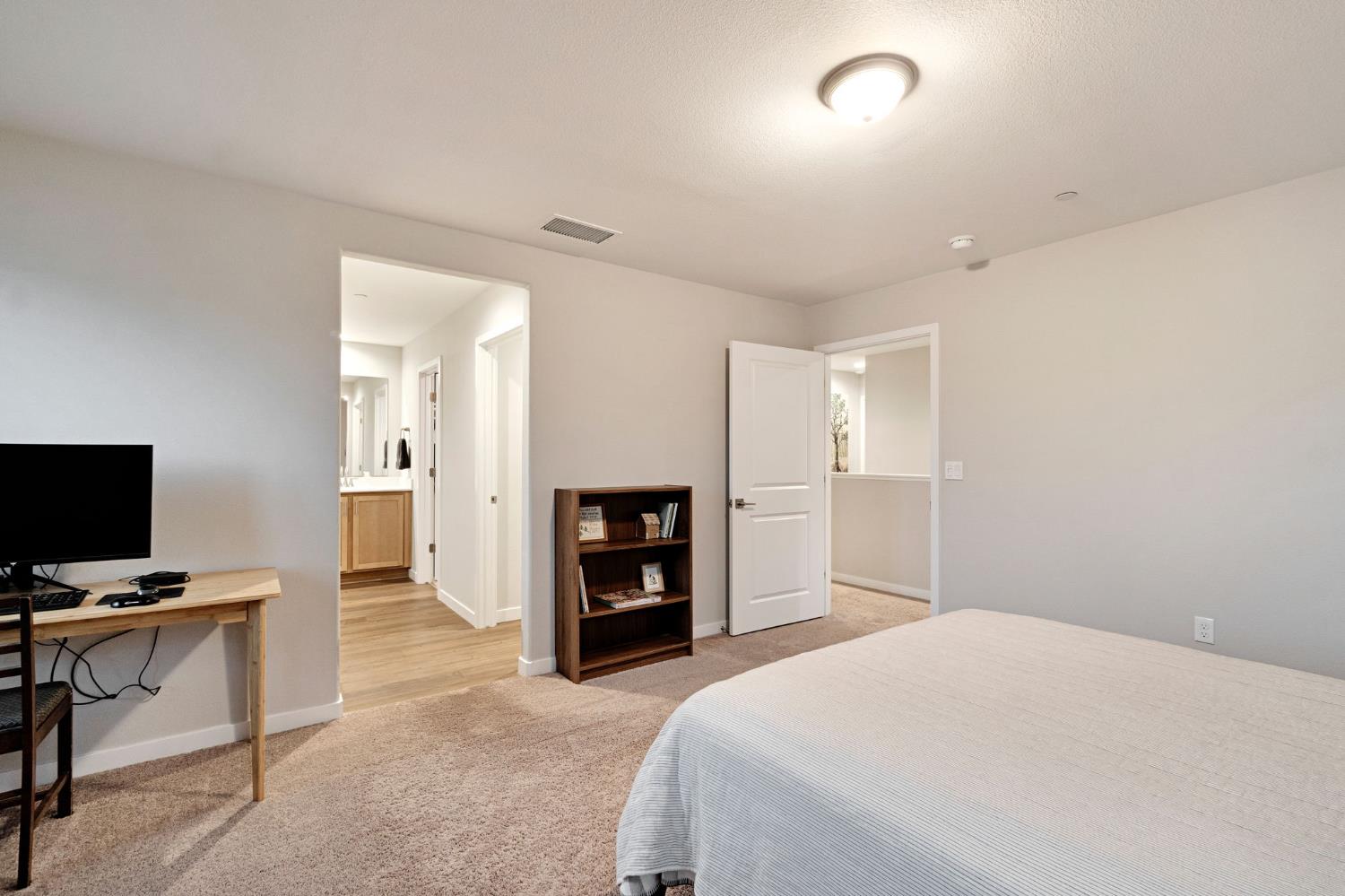 554 Mccaffrey Way, Madera, CA 93636