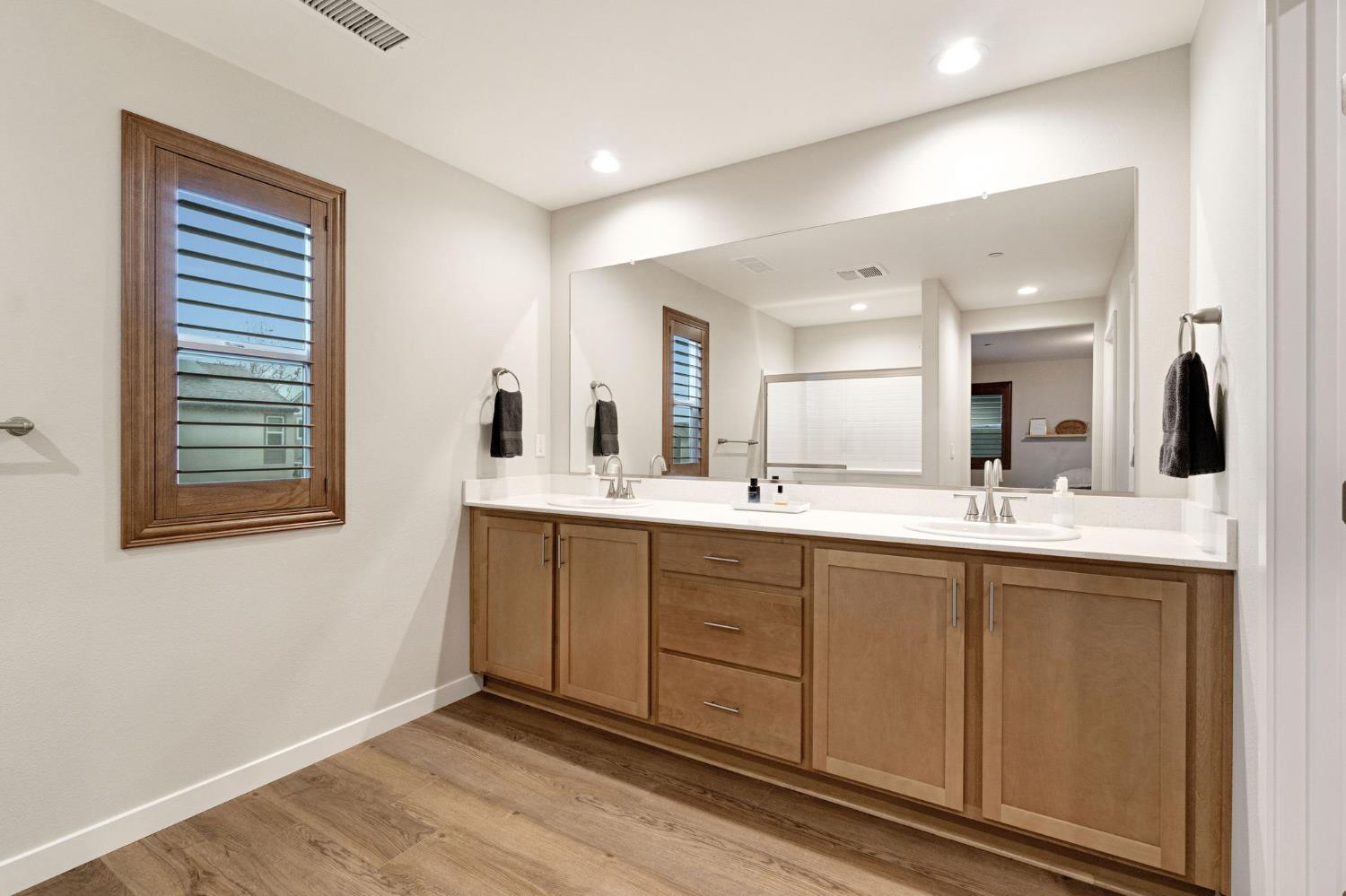 554 Mccaffrey Way, Madera, CA 93636