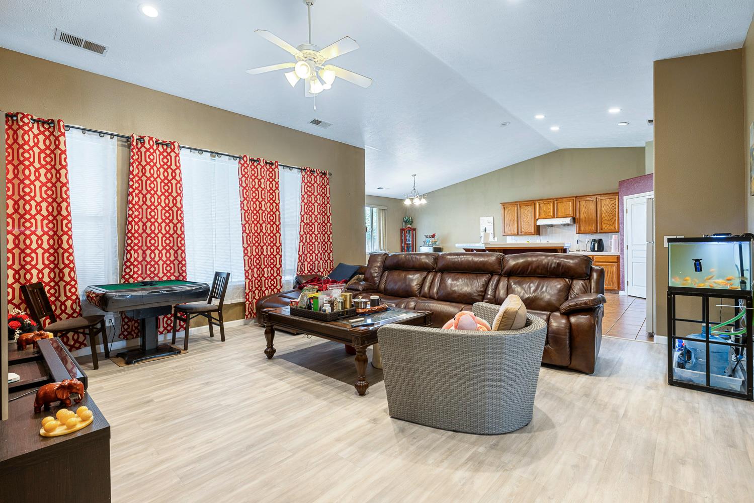 5787 E Byrd Ave, Fresno, CA 93727