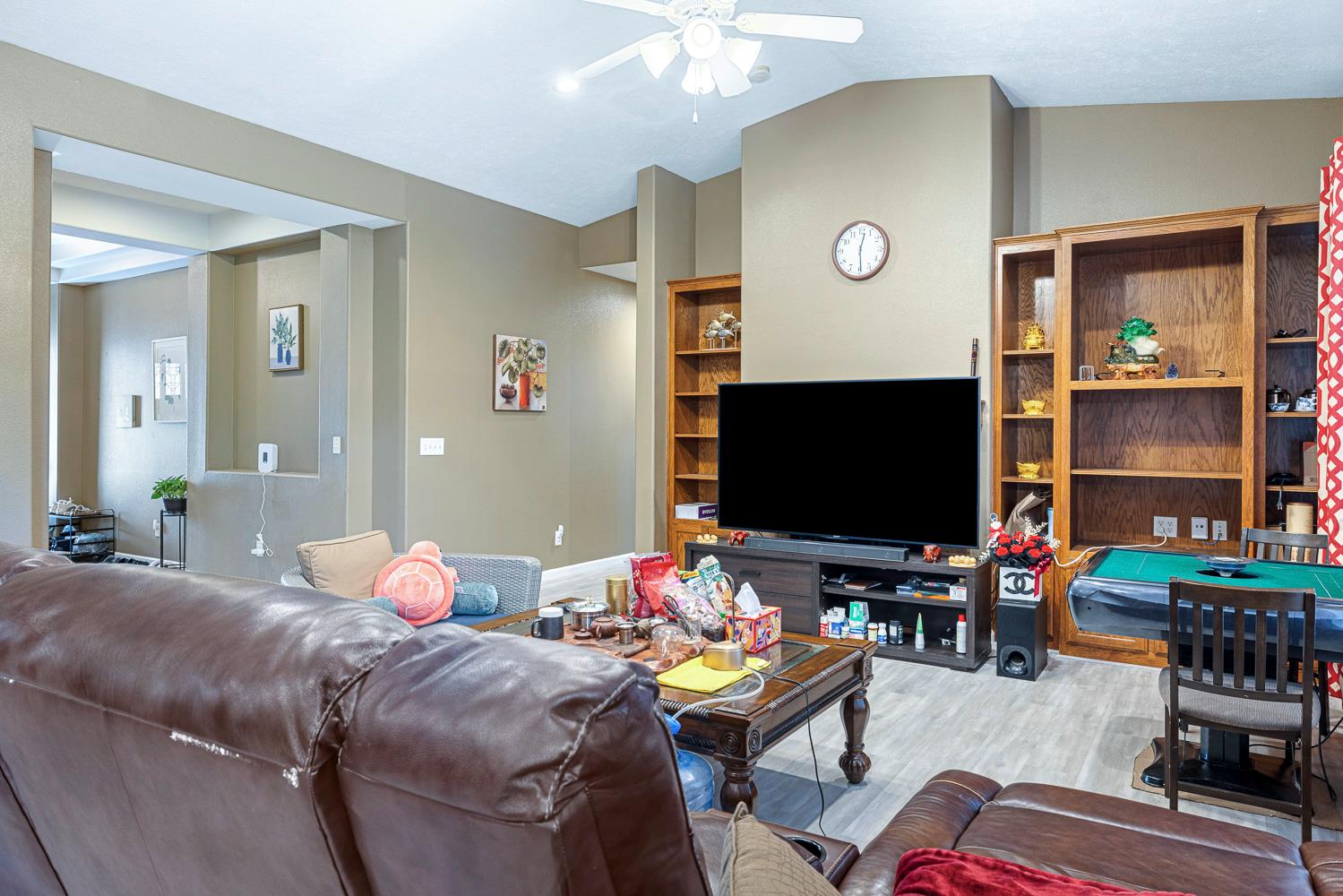 5787 E Byrd Ave, Fresno, CA 93727