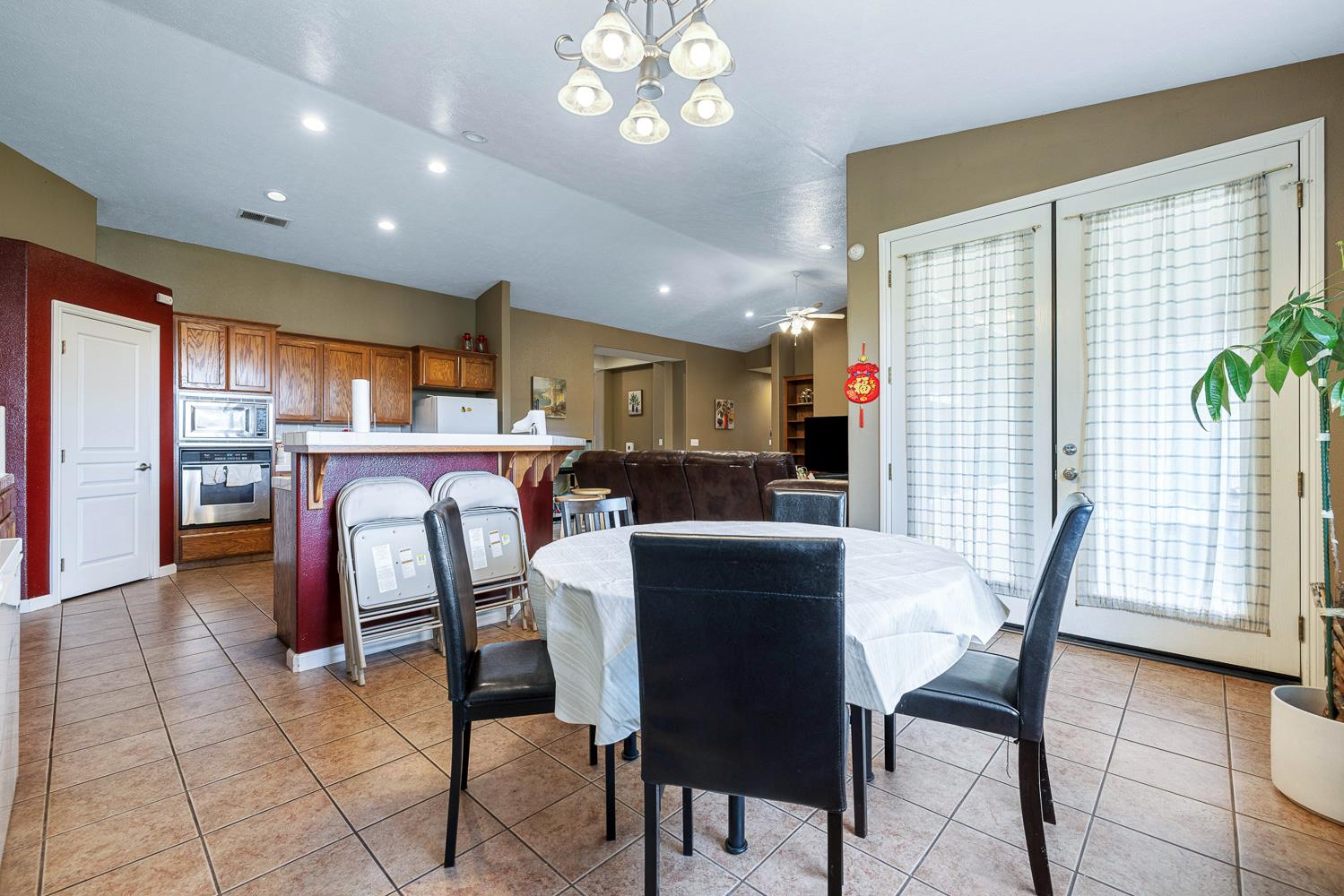 5787 E Byrd Ave, Fresno, CA 93727