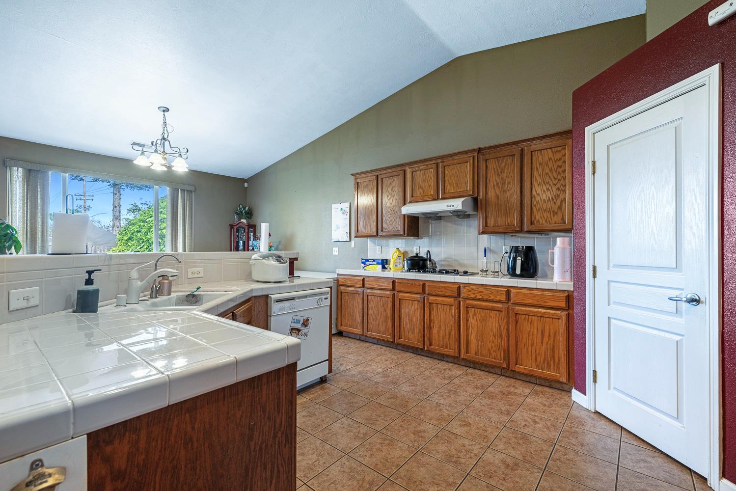 5787 E Byrd Ave, Fresno, CA 93727