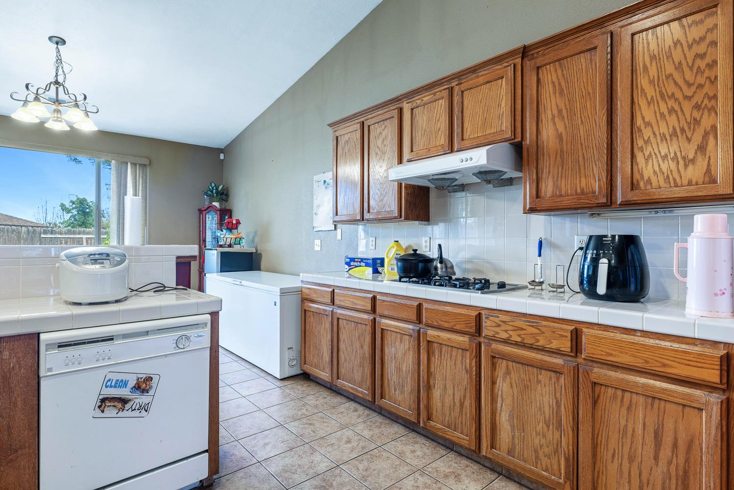 5787 E Byrd Ave, Fresno, CA 93727