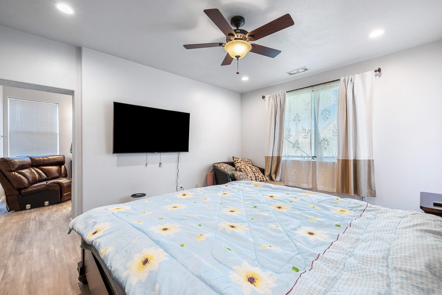 5787 E Byrd Ave, Fresno, CA 93727