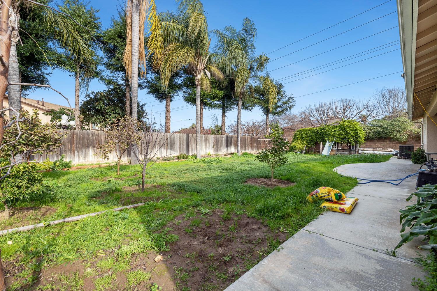 5787 E Byrd Ave, Fresno, CA 93727