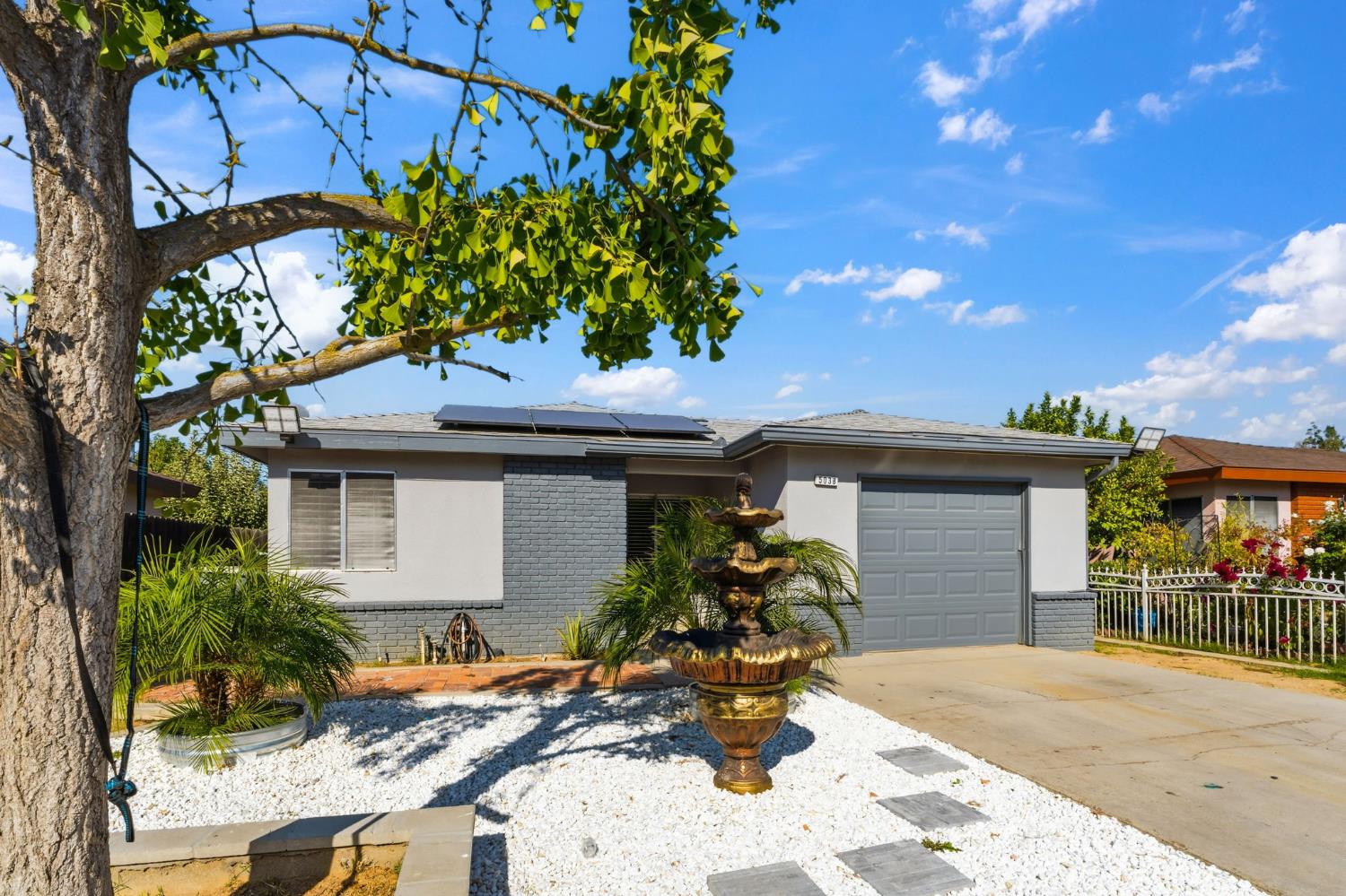 5038 W Donner Ave, Fresno, CA 93722