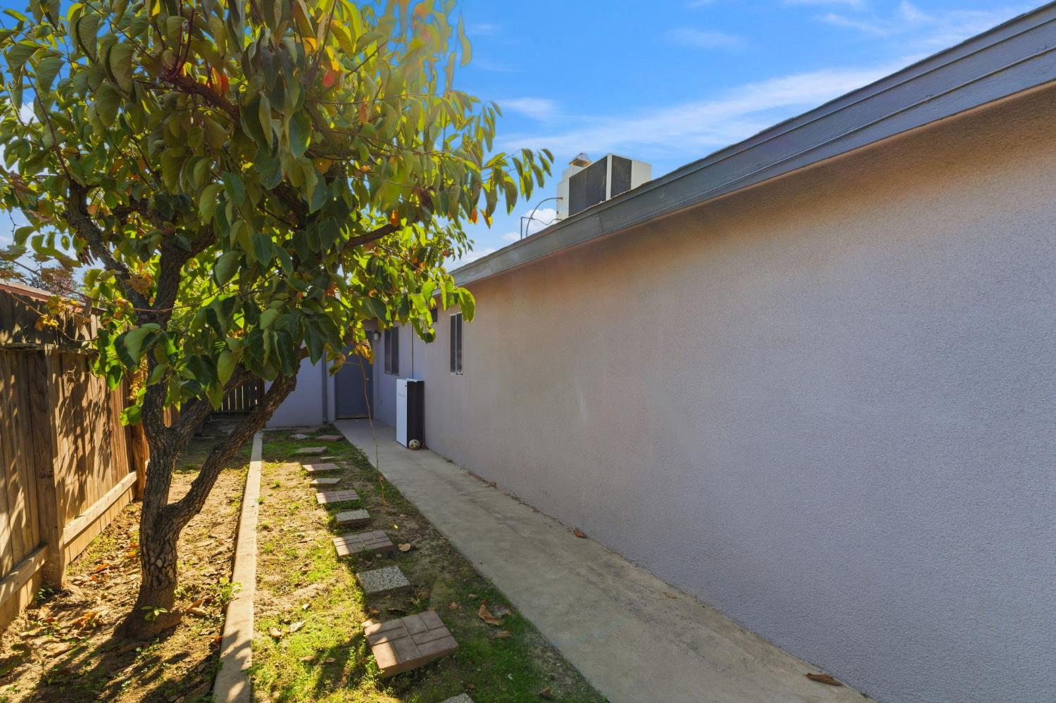 5038 W Donner Ave, Fresno, CA 93722