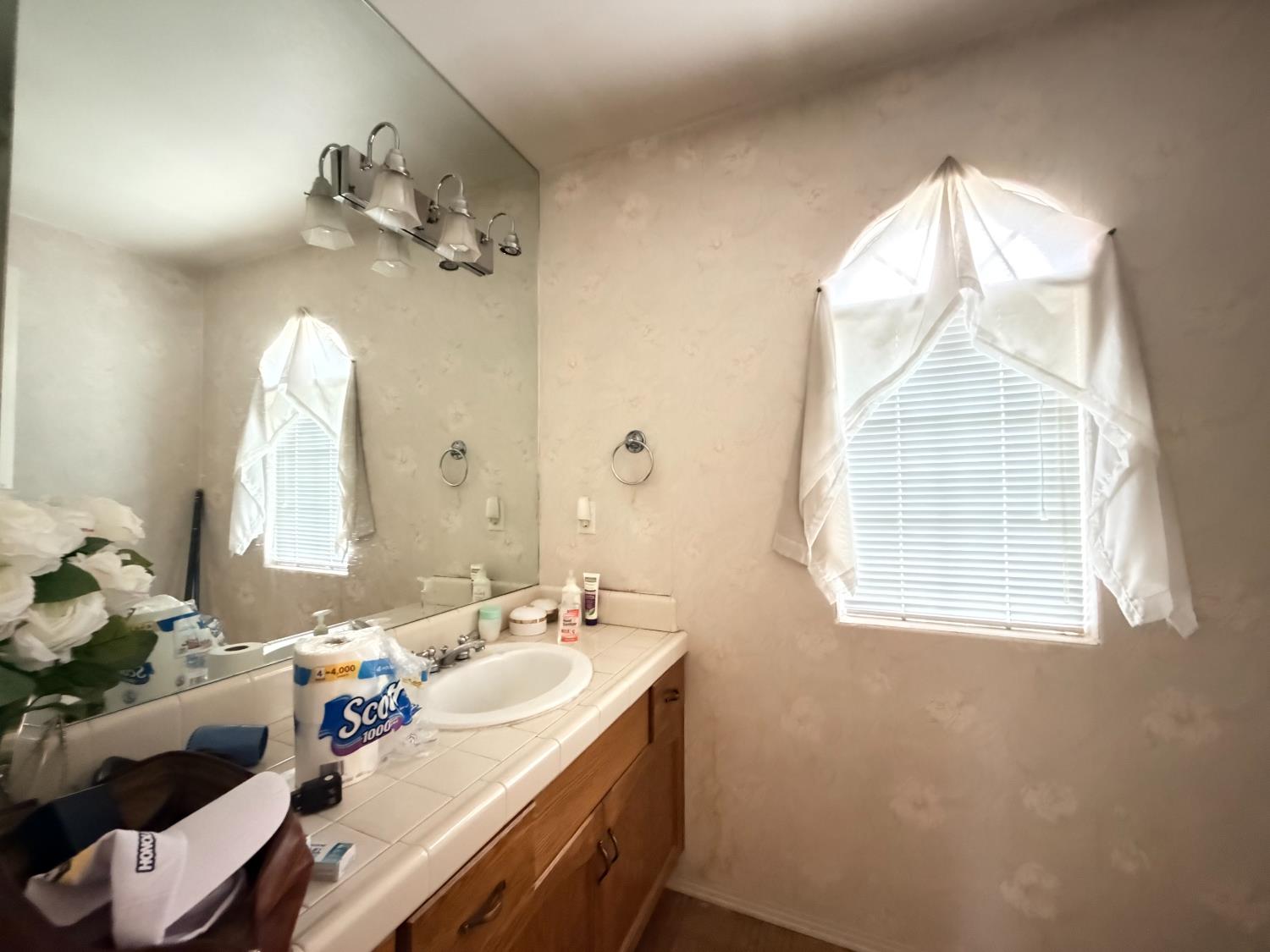 364 E Marwood Ln, Fresno, CA 93720