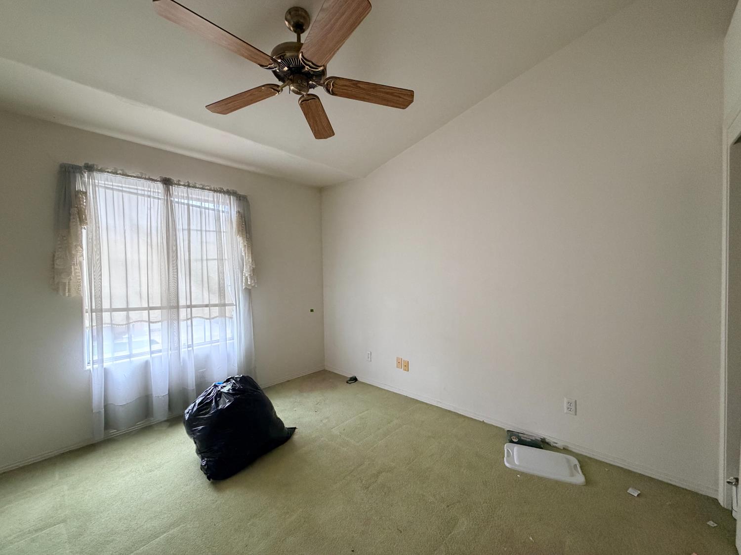 364 E Marwood Ln, Fresno, CA 93720