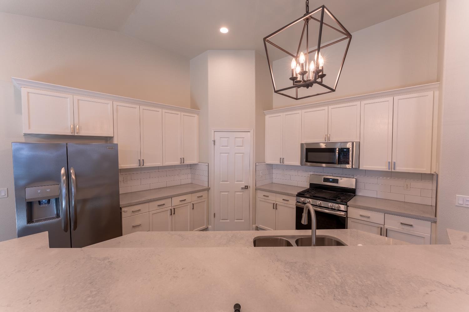 1963 Rialto Ct, Clovis, CA 93611