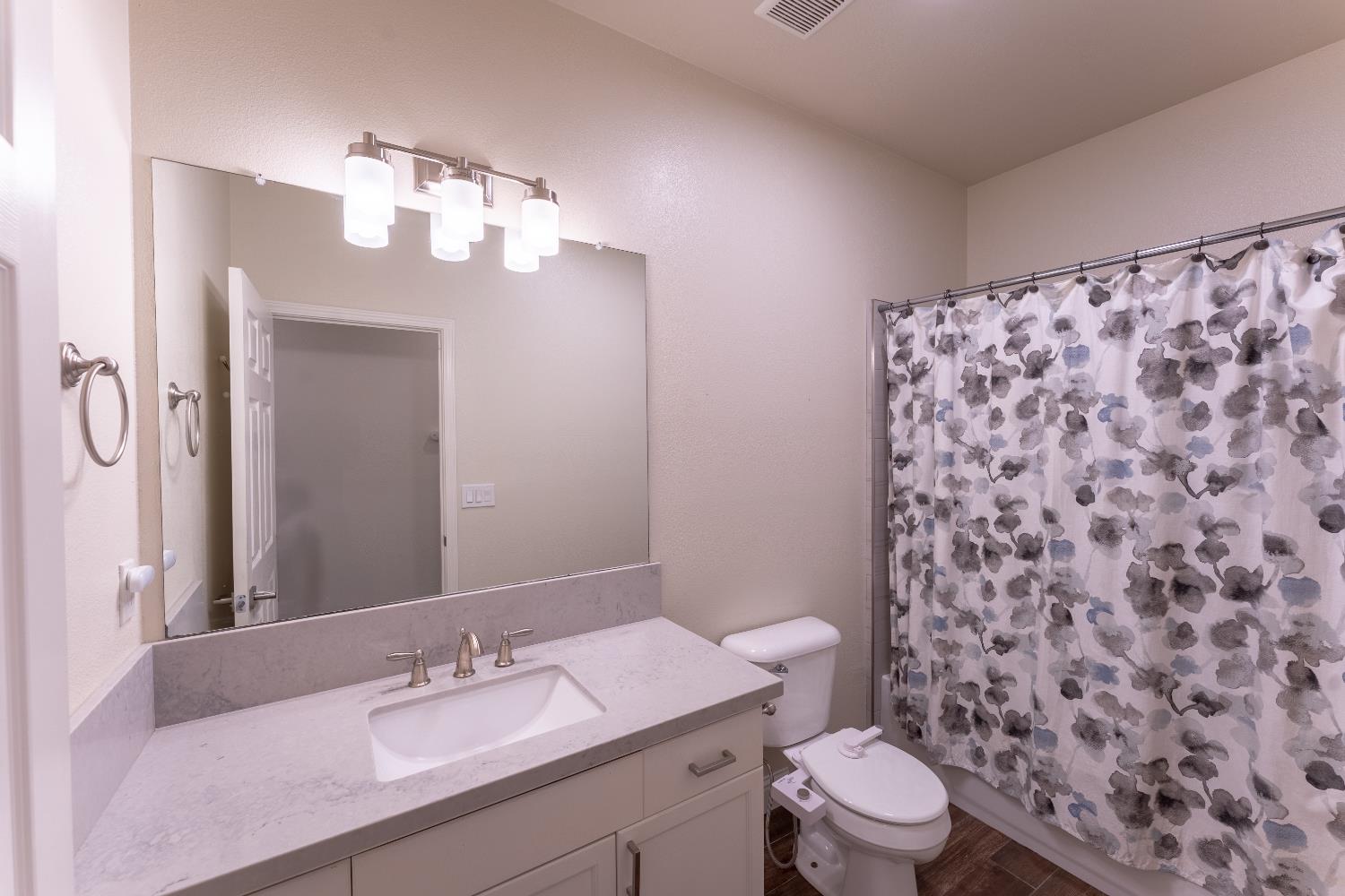 1963 Rialto Ct, Clovis, CA 93611