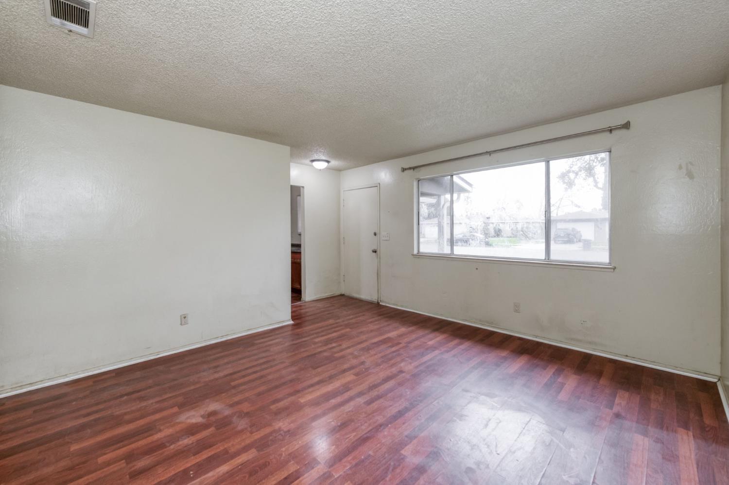 3068 W Fairmont Ave, Fresno, CA 93722