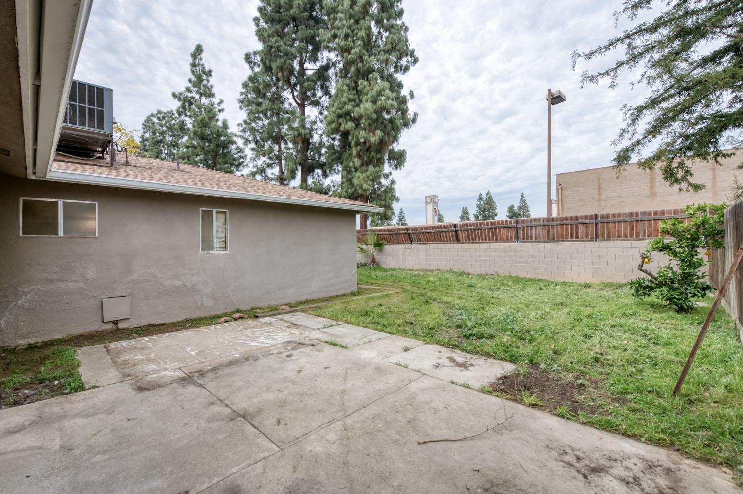 3068 W Fairmont Ave, Fresno, CA 93722