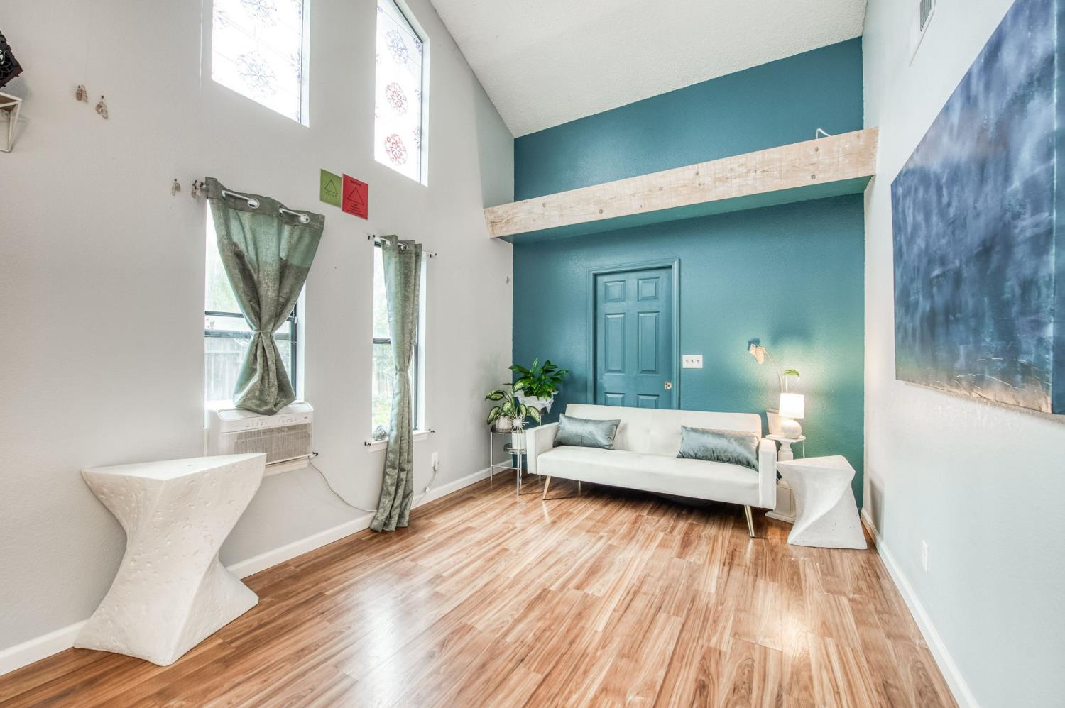 6189 N Cleo Ave, Fresno, CA 93722