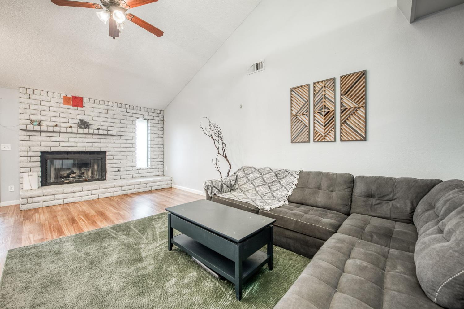 6189 N Cleo Ave, Fresno, CA 93722