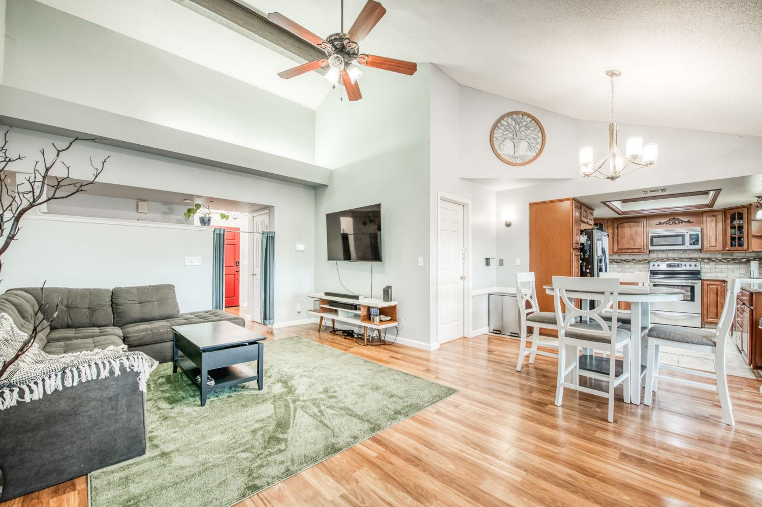 6189 N Cleo Ave, Fresno, CA 93722