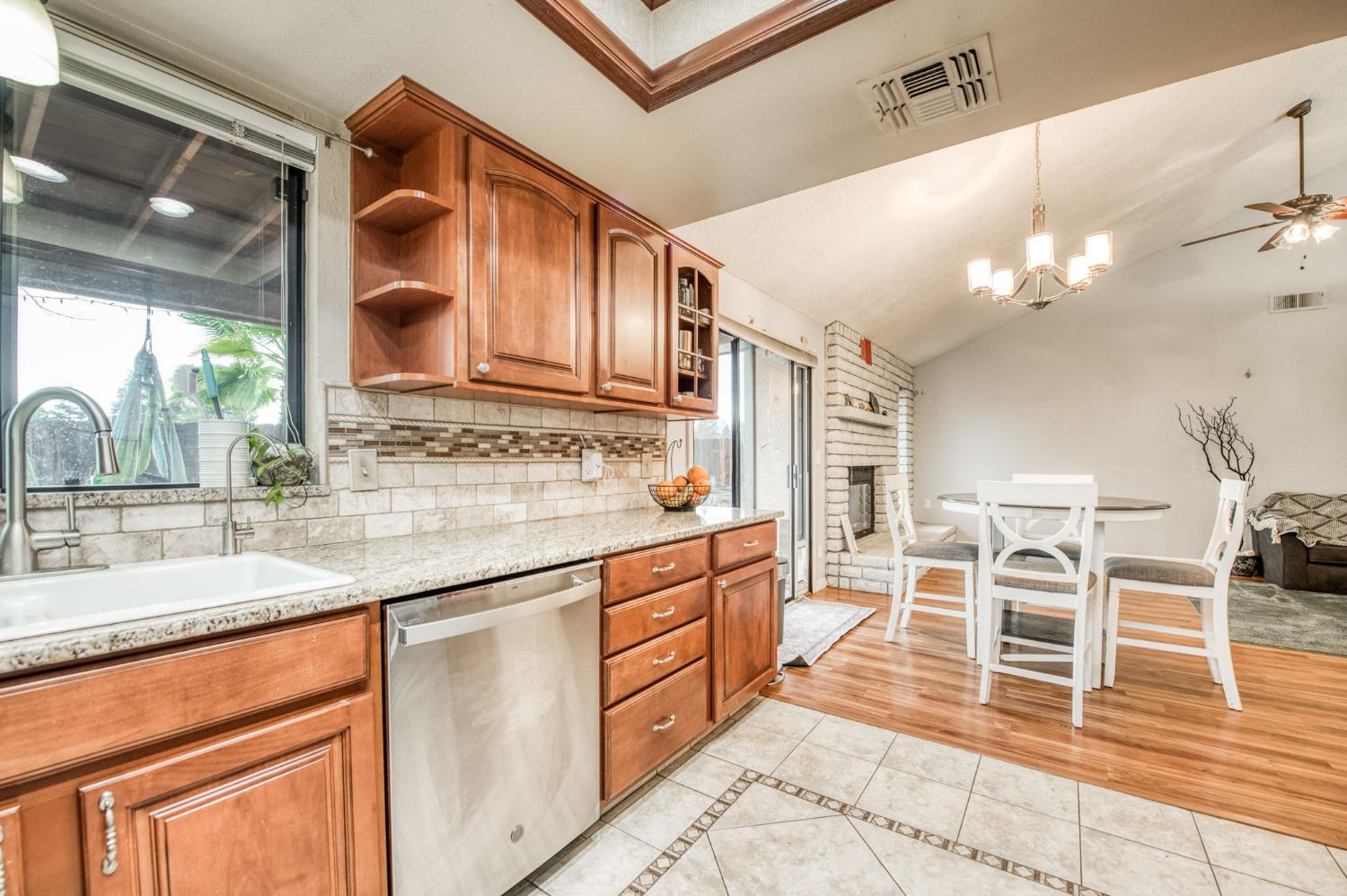 6189 N Cleo Ave, Fresno, CA 93722